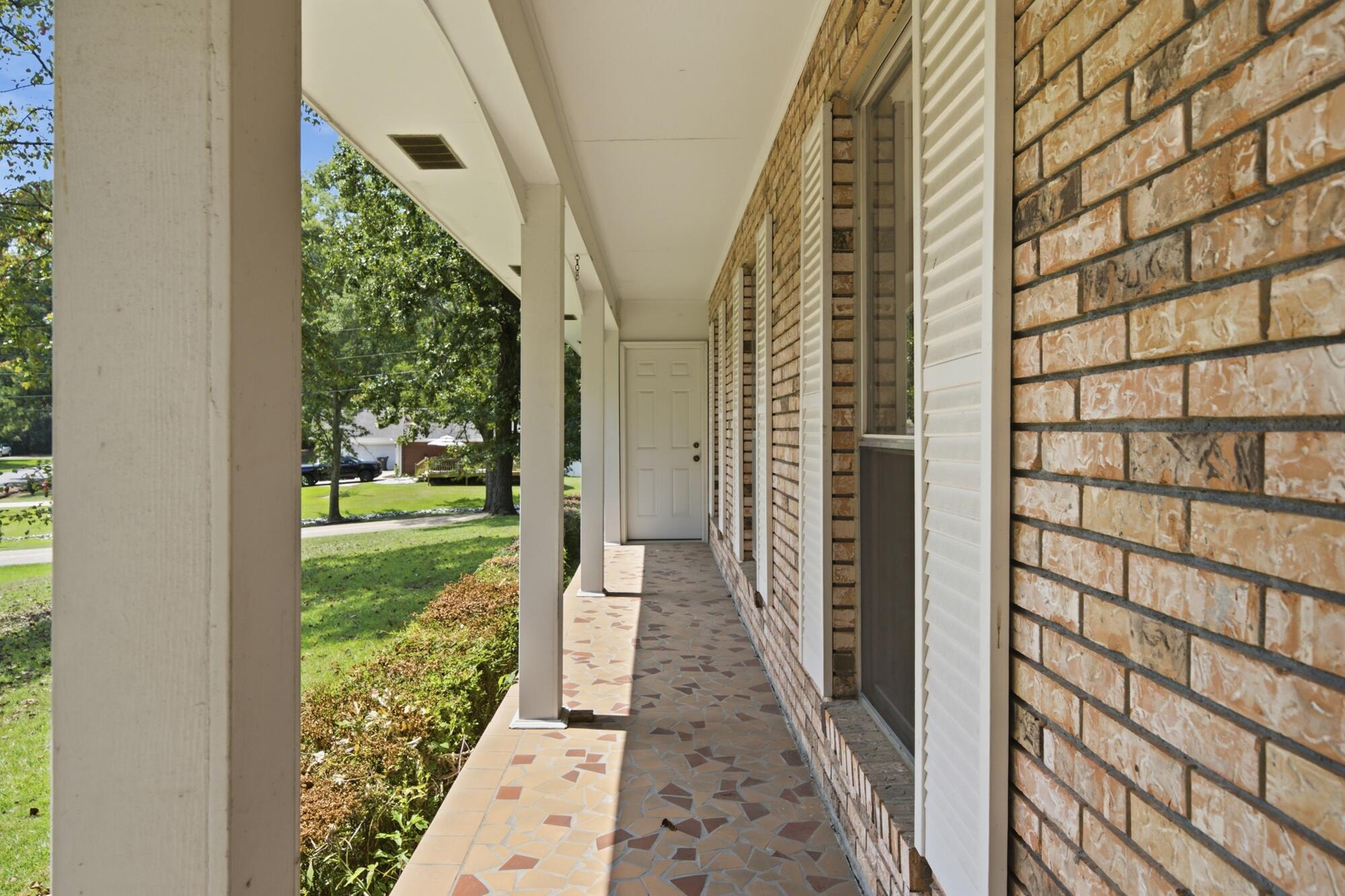 118 W Lakeside Dr.
