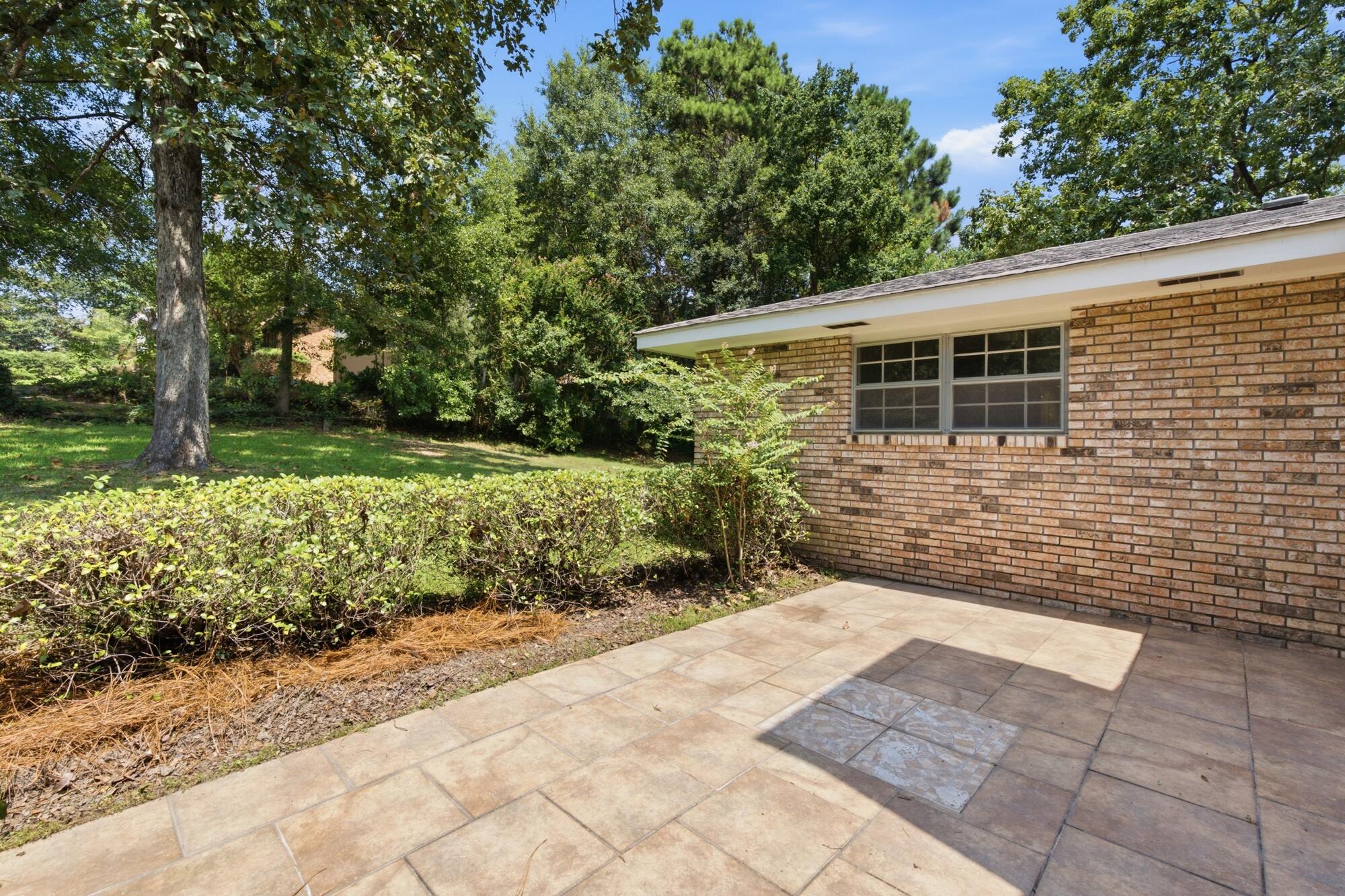 118 W Lakeside Dr.