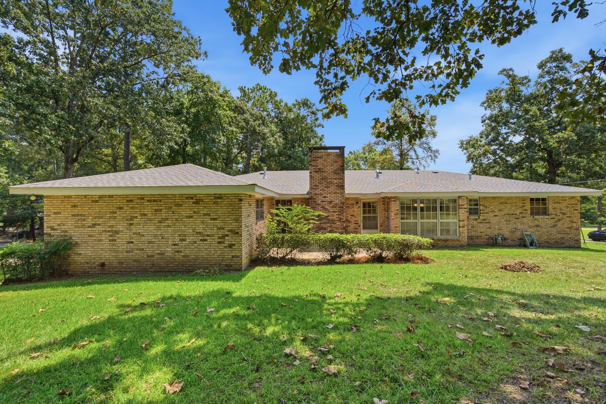 118 W Lakeside Dr.