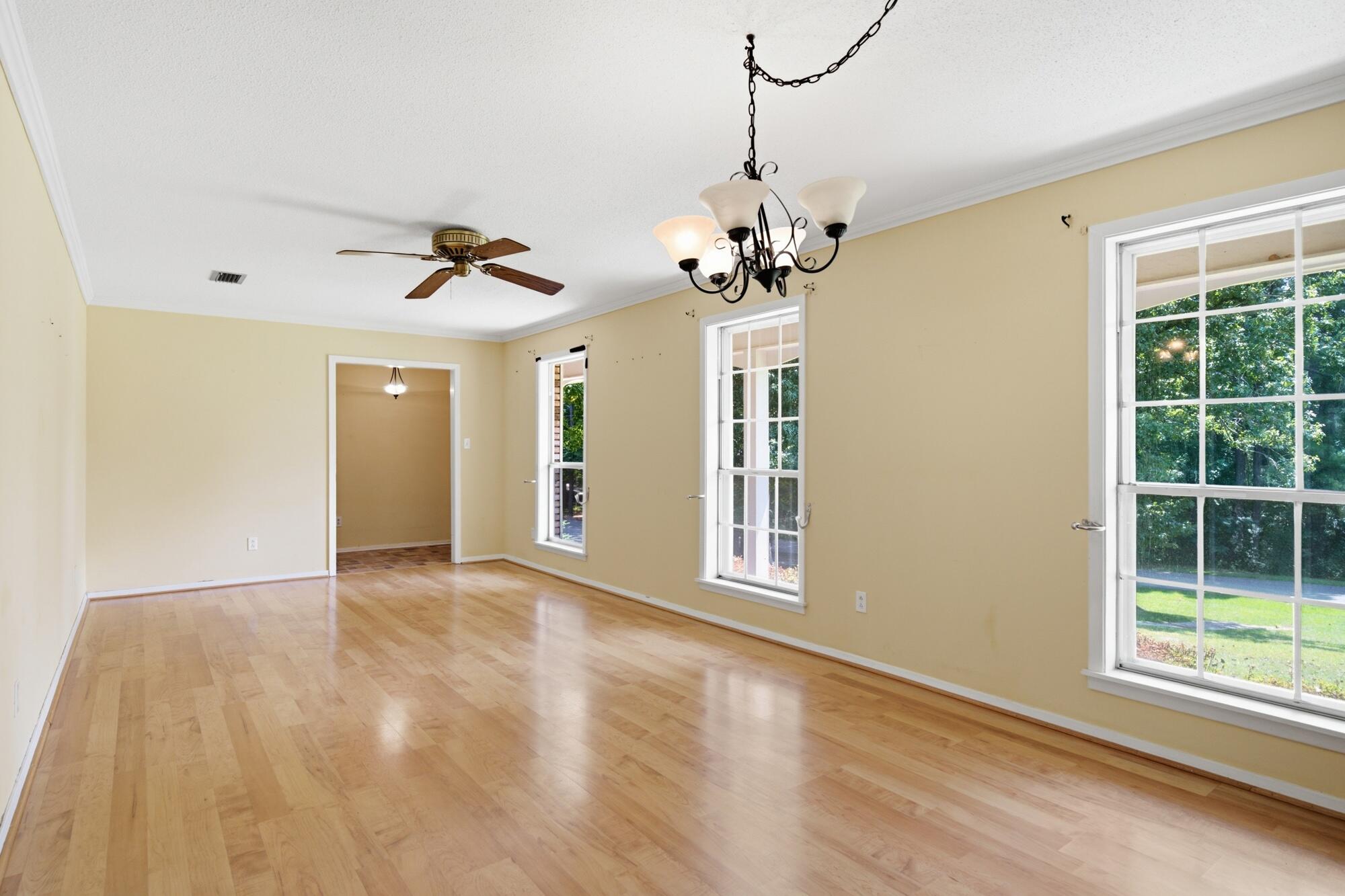 118 W Lakeside Dr.