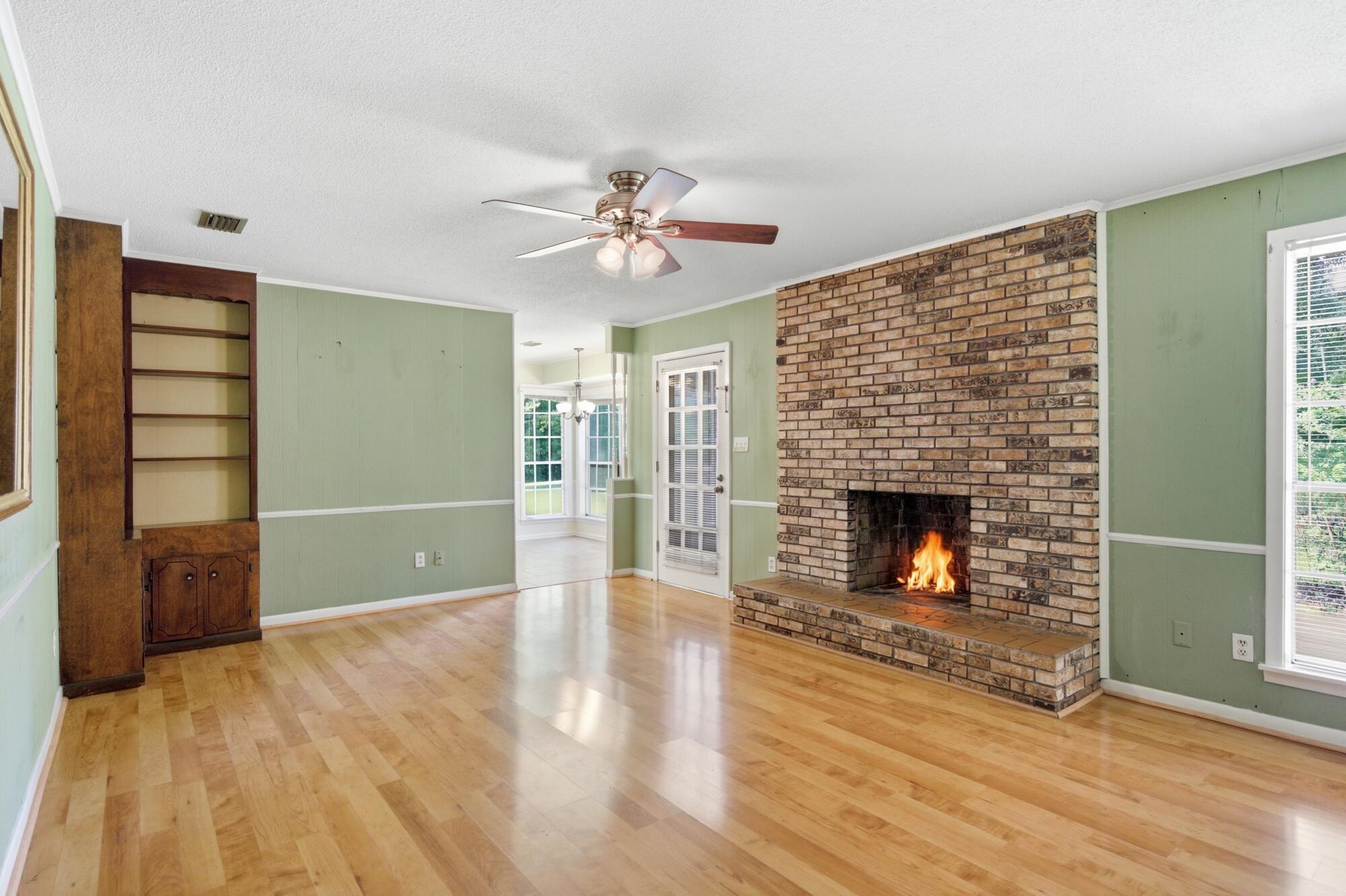 118 W Lakeside Dr.