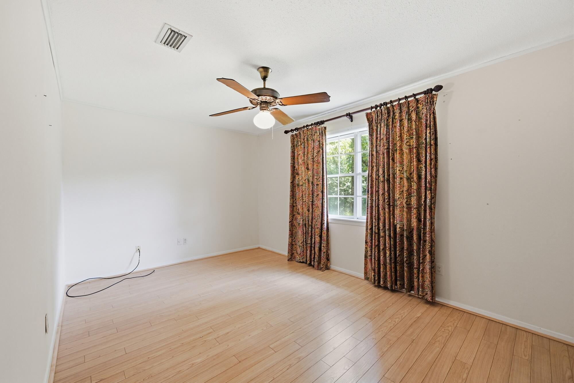 118 W Lakeside Dr.