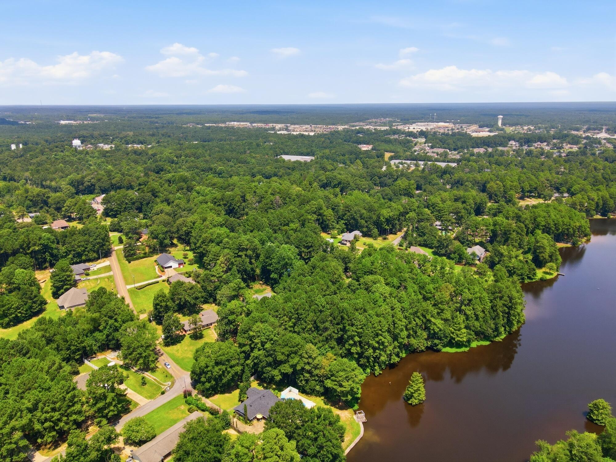 118 W Lakeside Dr.
