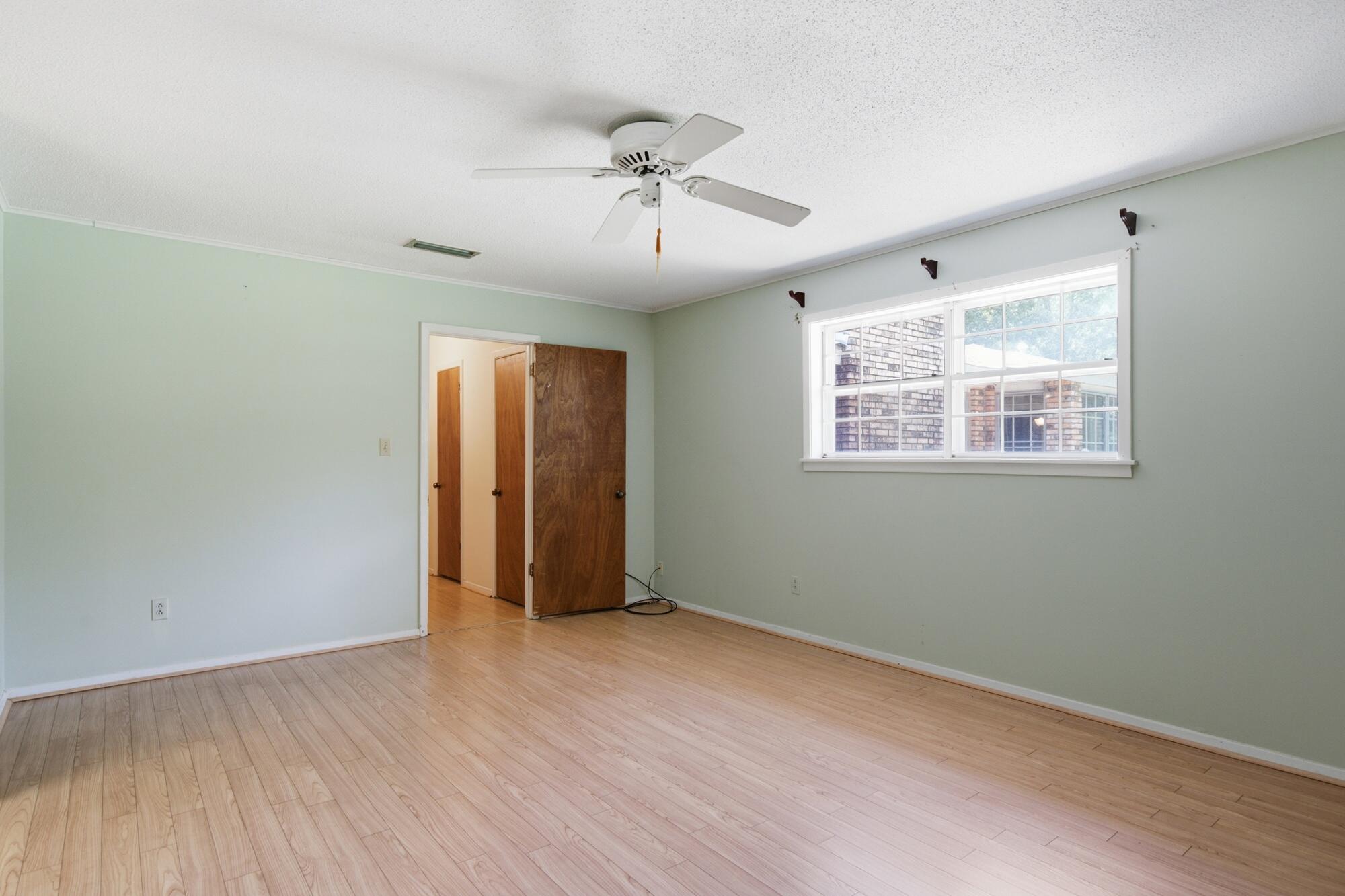 118 W Lakeside Dr.