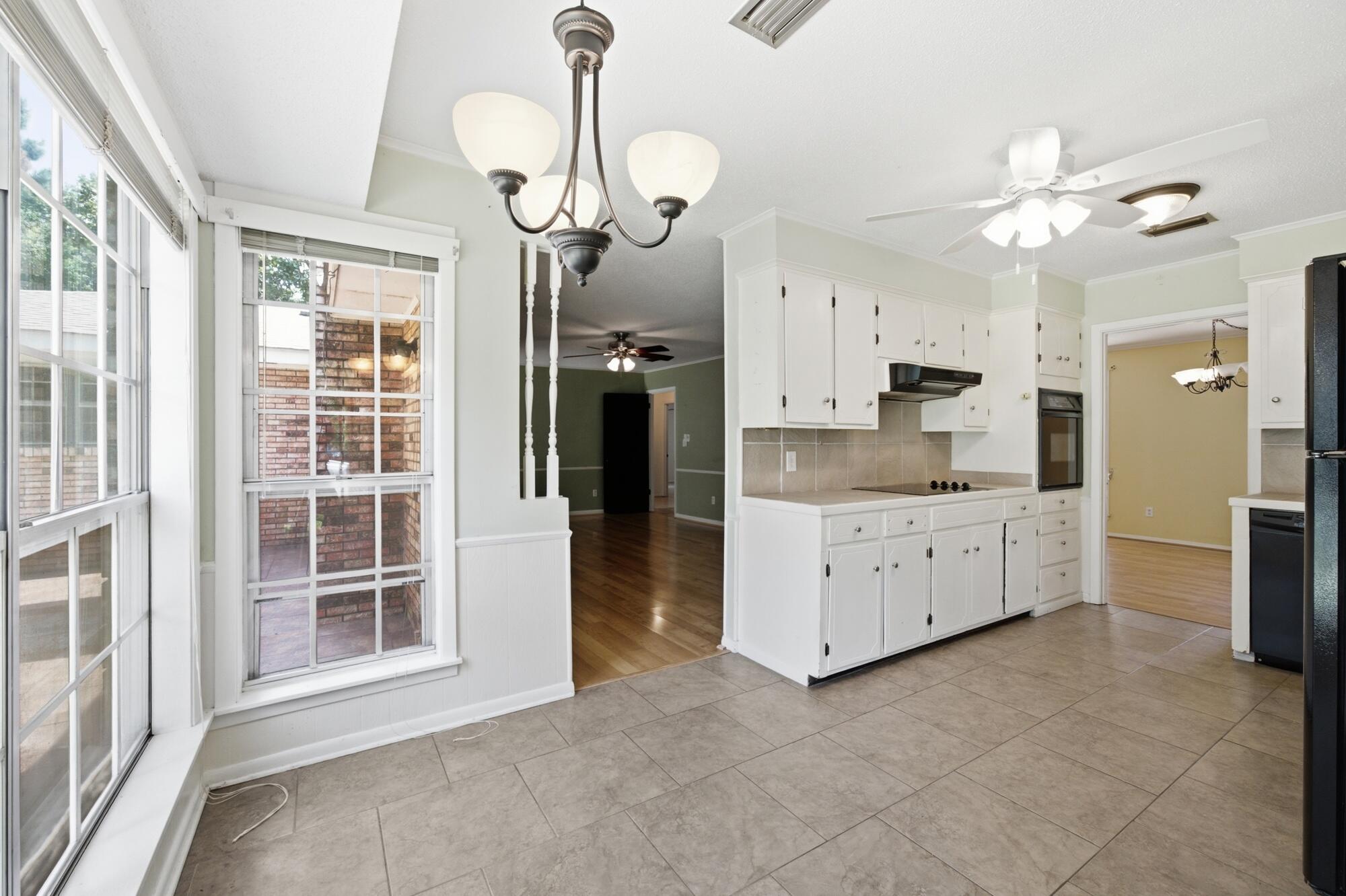118 W Lakeside Dr.