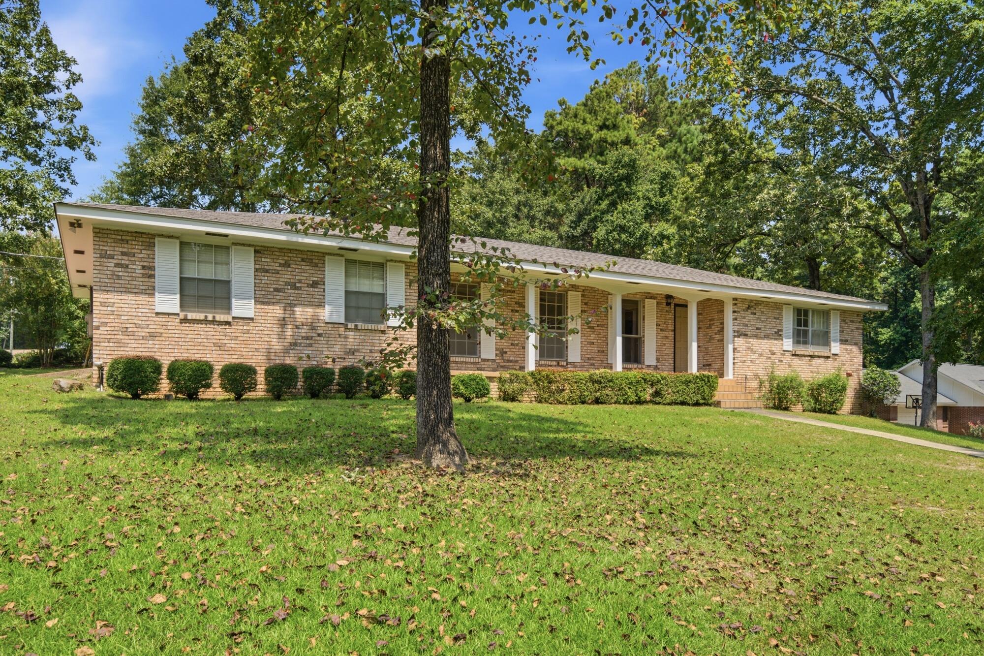 118 W Lakeside Dr.