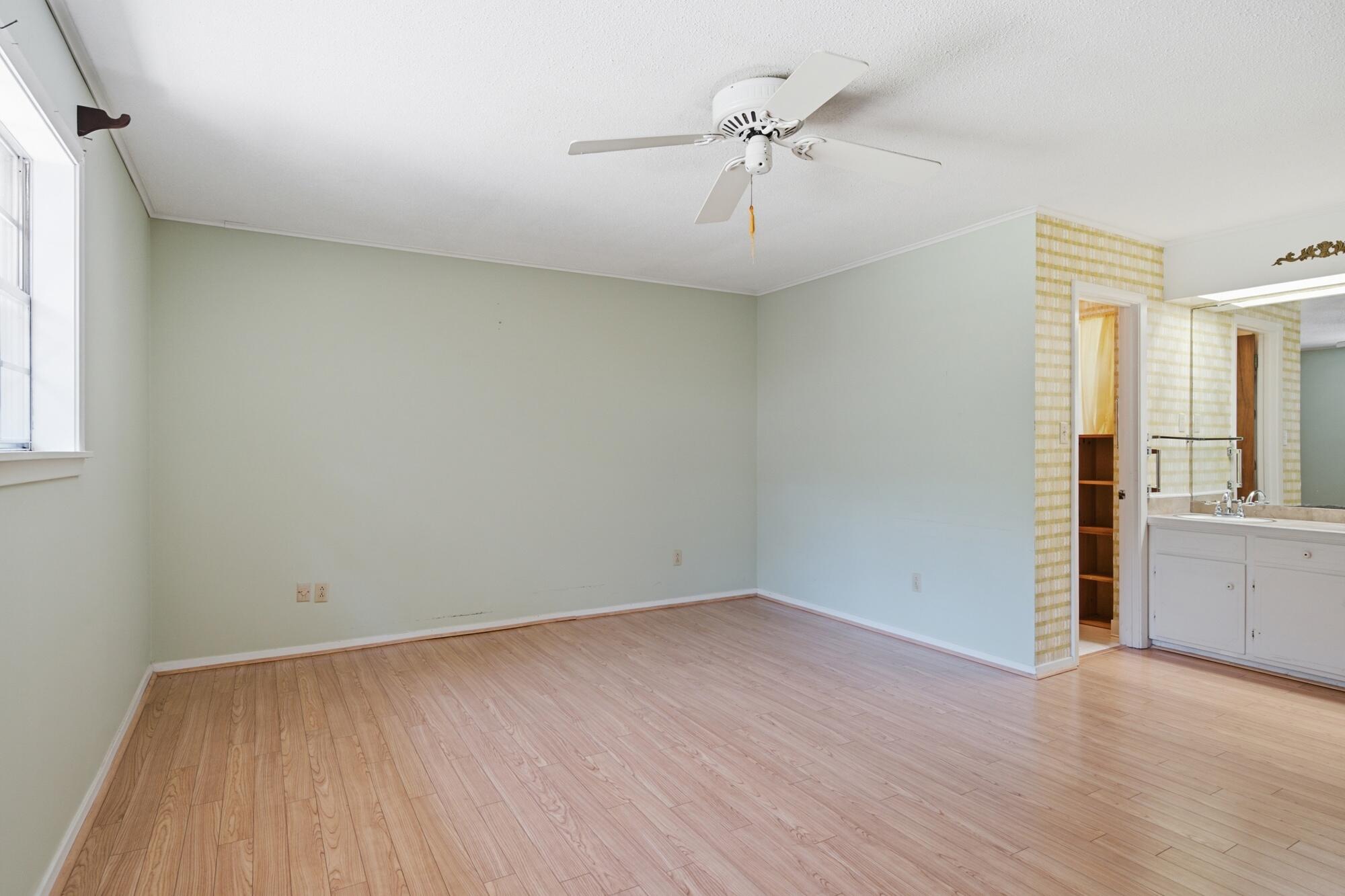 118 W Lakeside Dr.