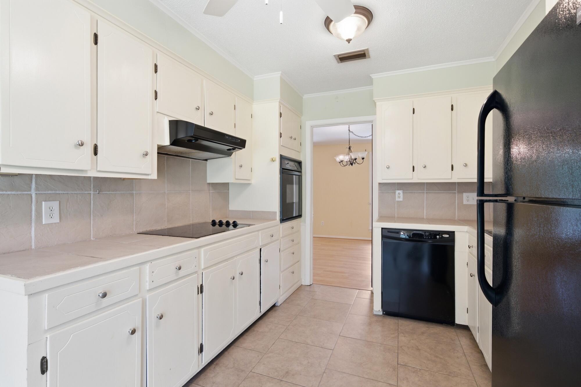 118 W Lakeside Dr.