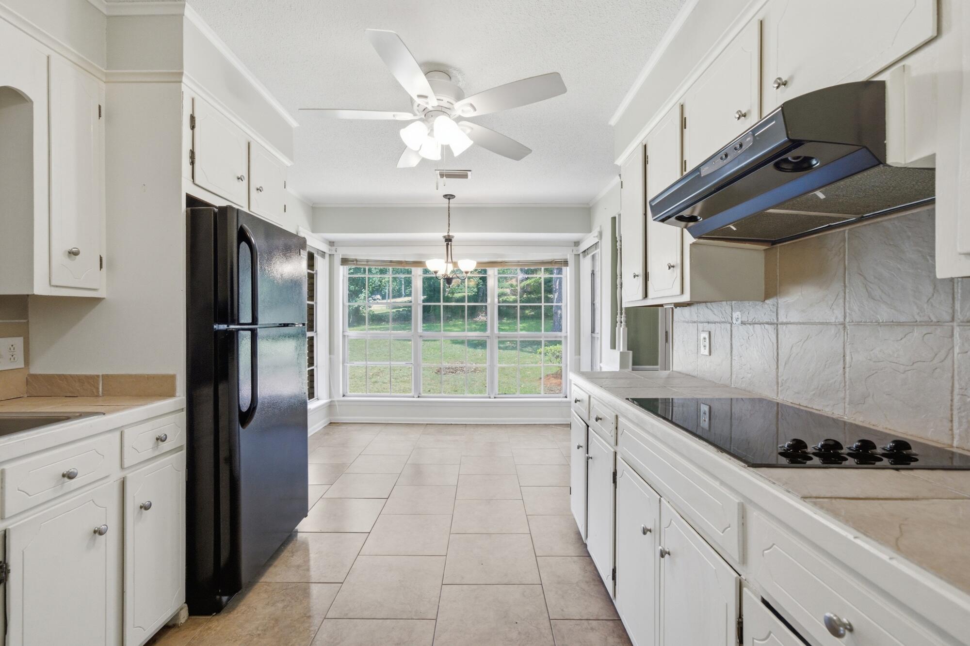 118 W Lakeside Dr.