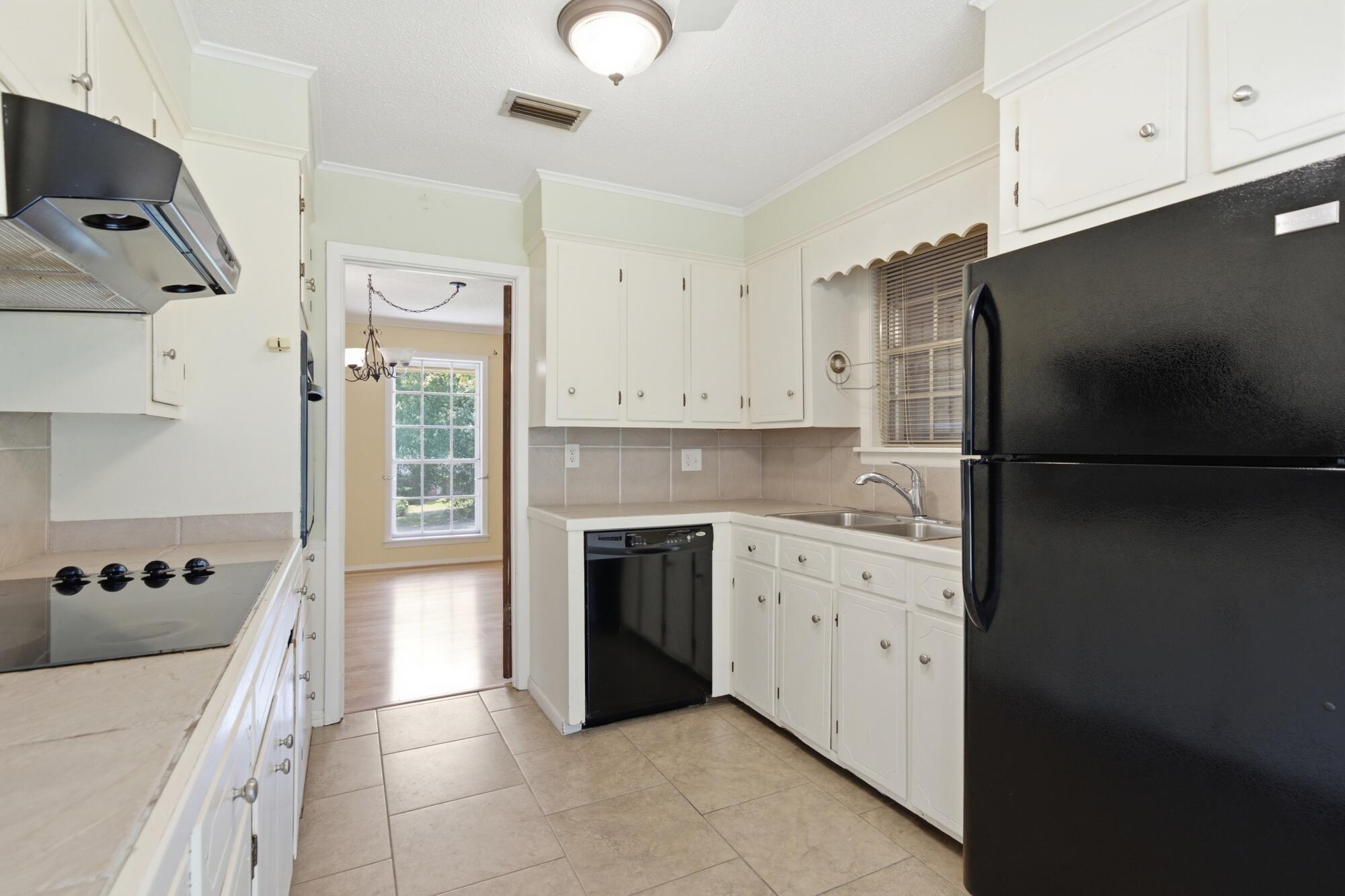 118 W Lakeside Dr.