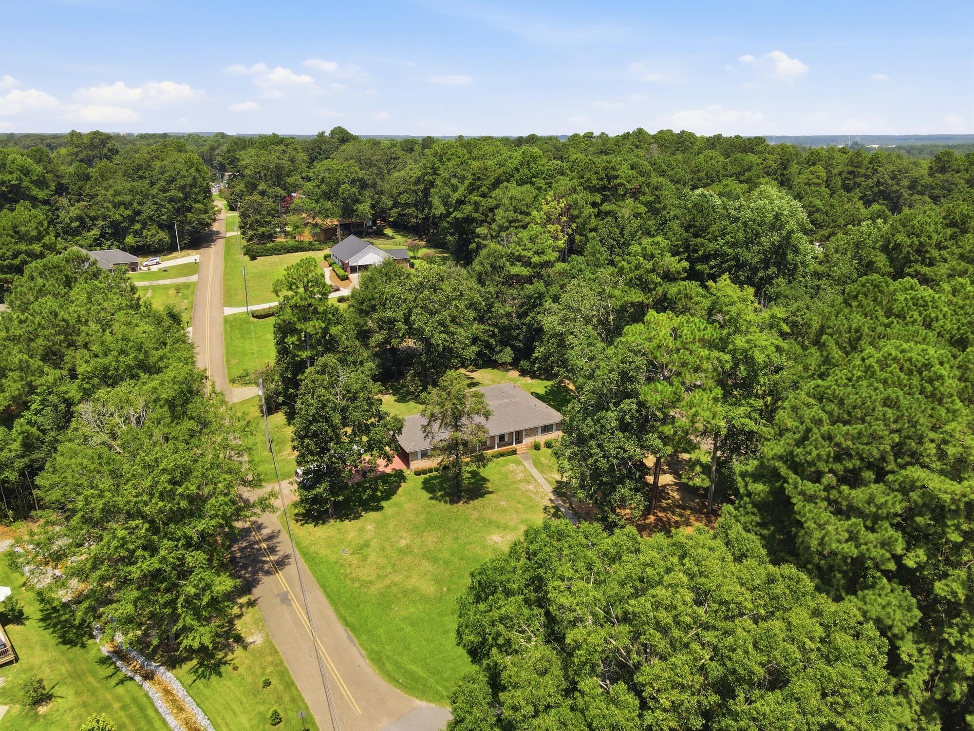 118 W Lakeside Dr.