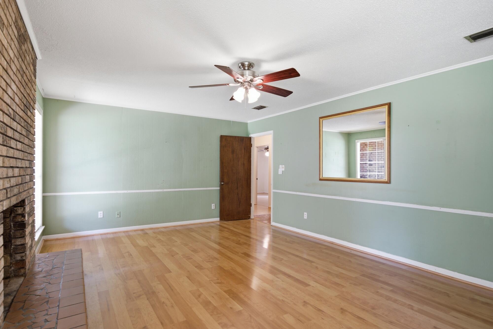 118 W Lakeside Dr.