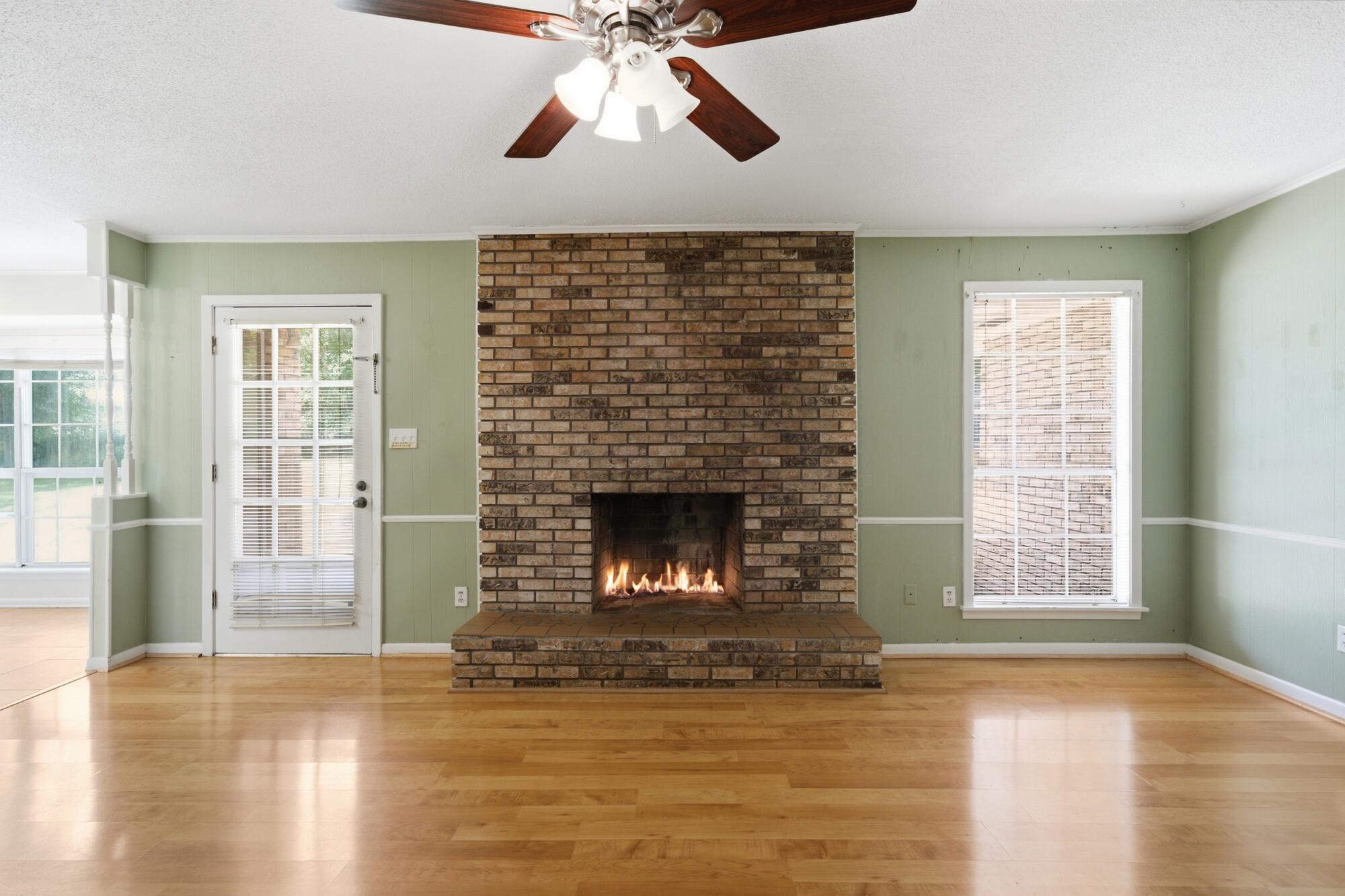 118 W Lakeside Dr.
