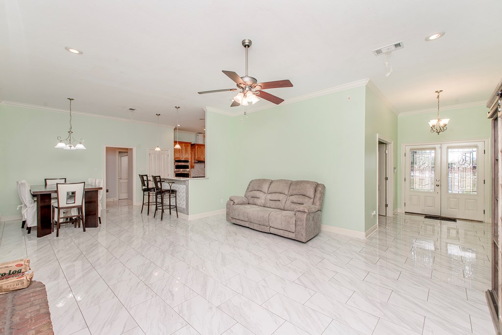 29 E Twin Oaks Lane