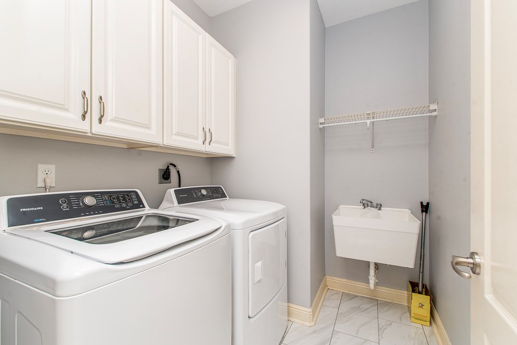 29 E Twin Oaks Lane