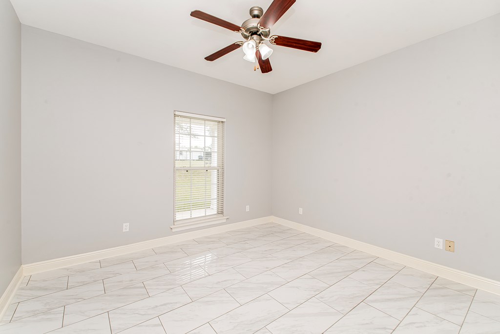 29 E Twin Oaks Lane