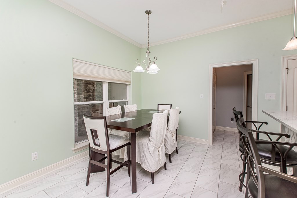 29 E Twin Oaks Lane