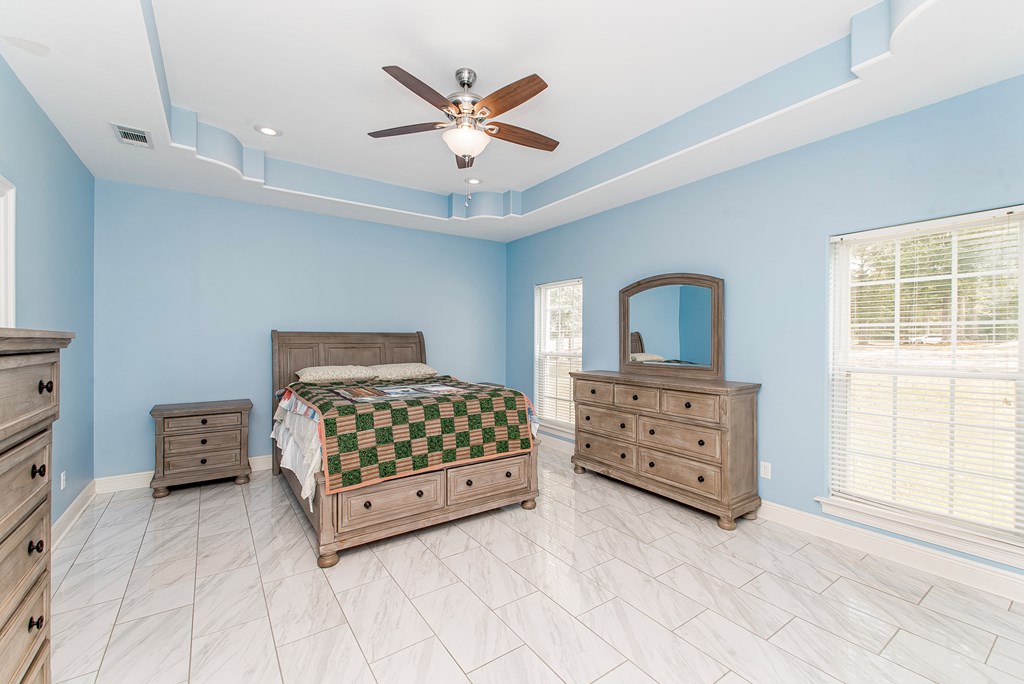 29 E Twin Oaks Lane