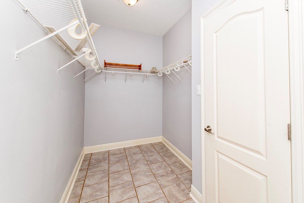29 E Twin Oaks Lane
