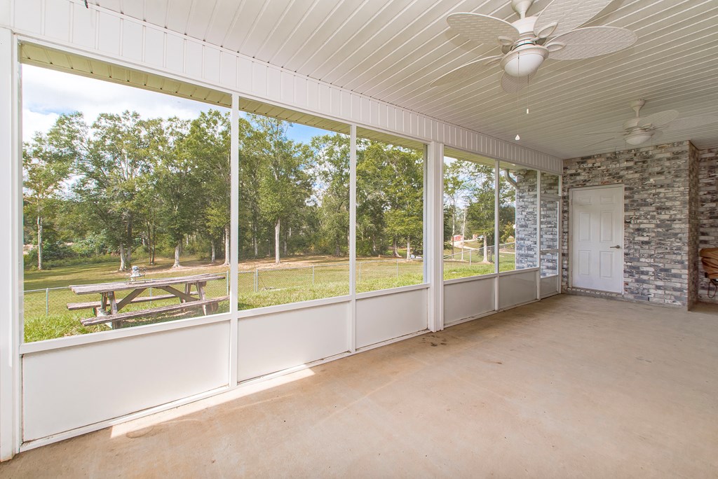 29 E Twin Oaks Lane