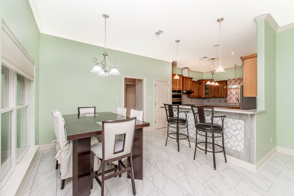 29 E Twin Oaks Lane