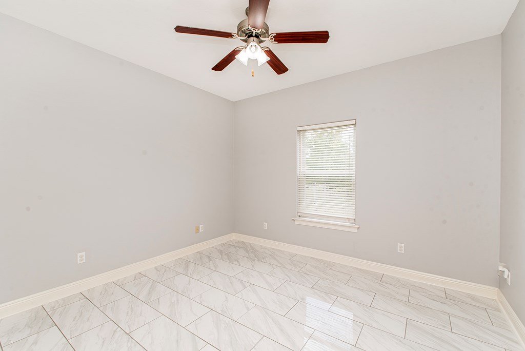 29 E Twin Oaks Lane