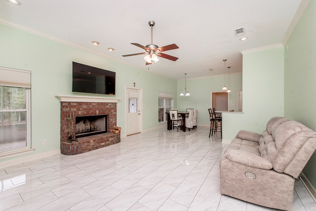 29 E Twin Oaks Lane