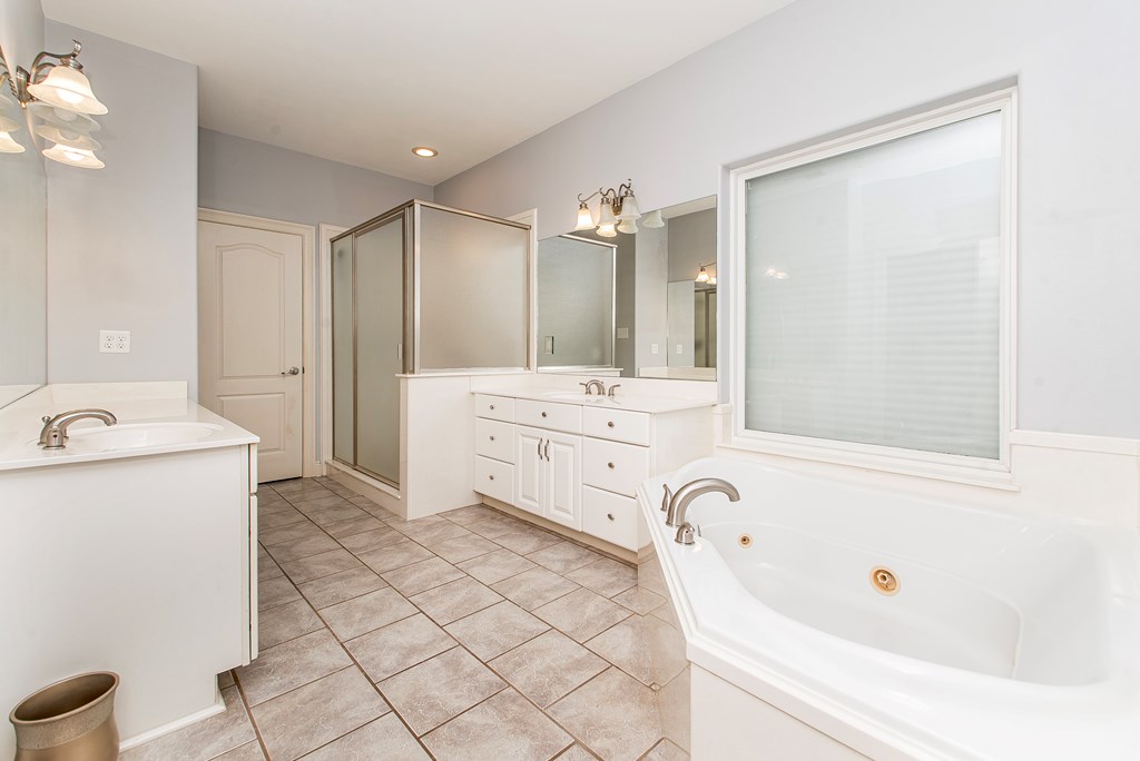 29 E Twin Oaks Lane