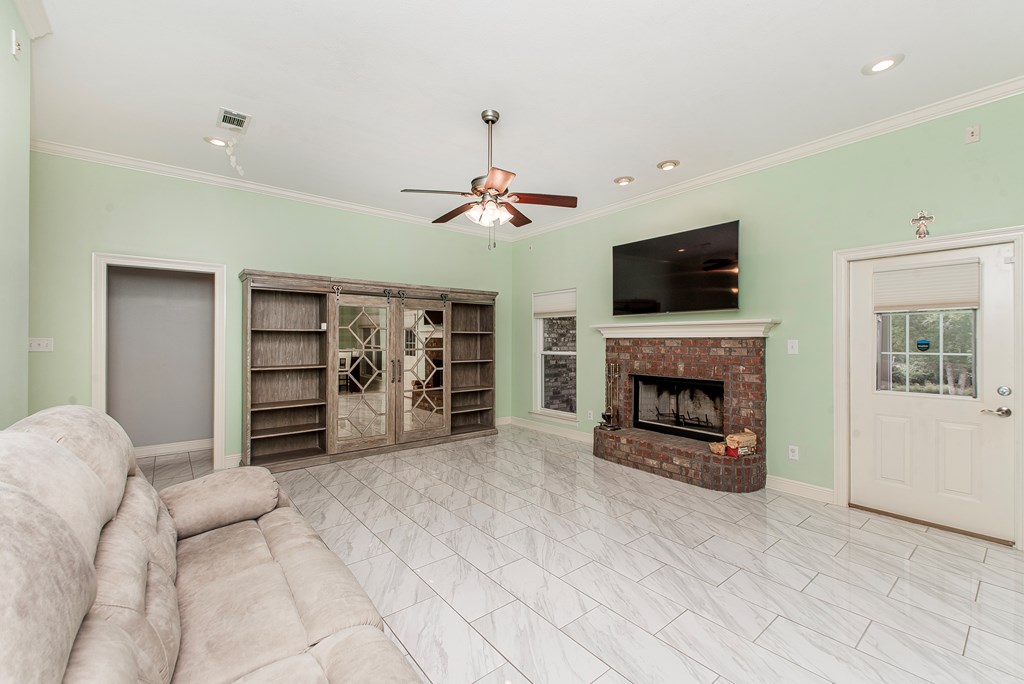 29 E Twin Oaks Lane