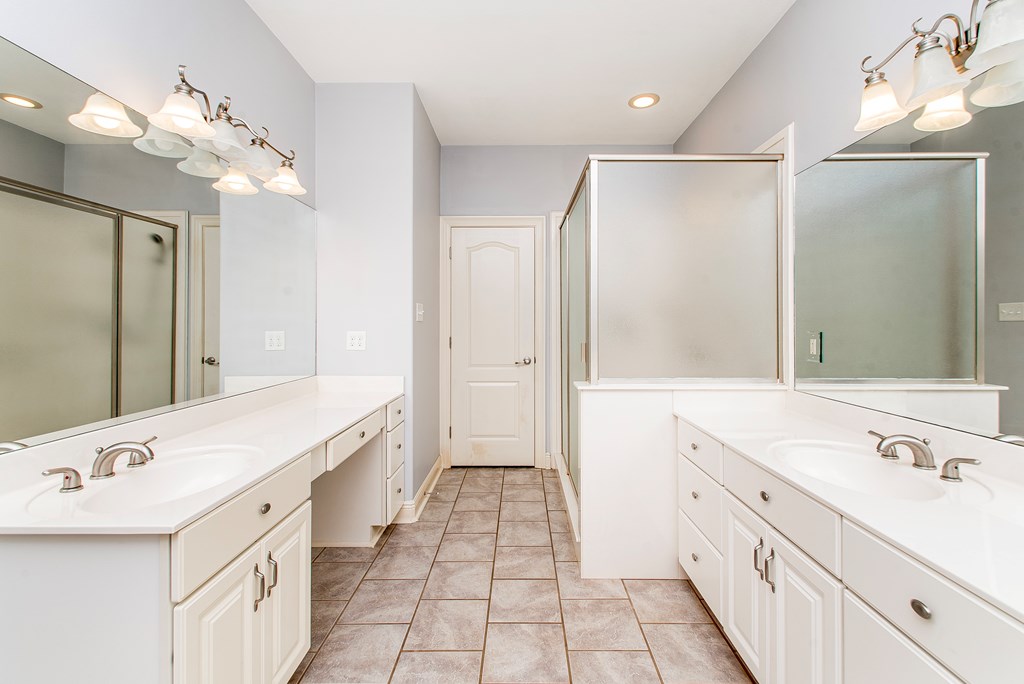 29 E Twin Oaks Lane