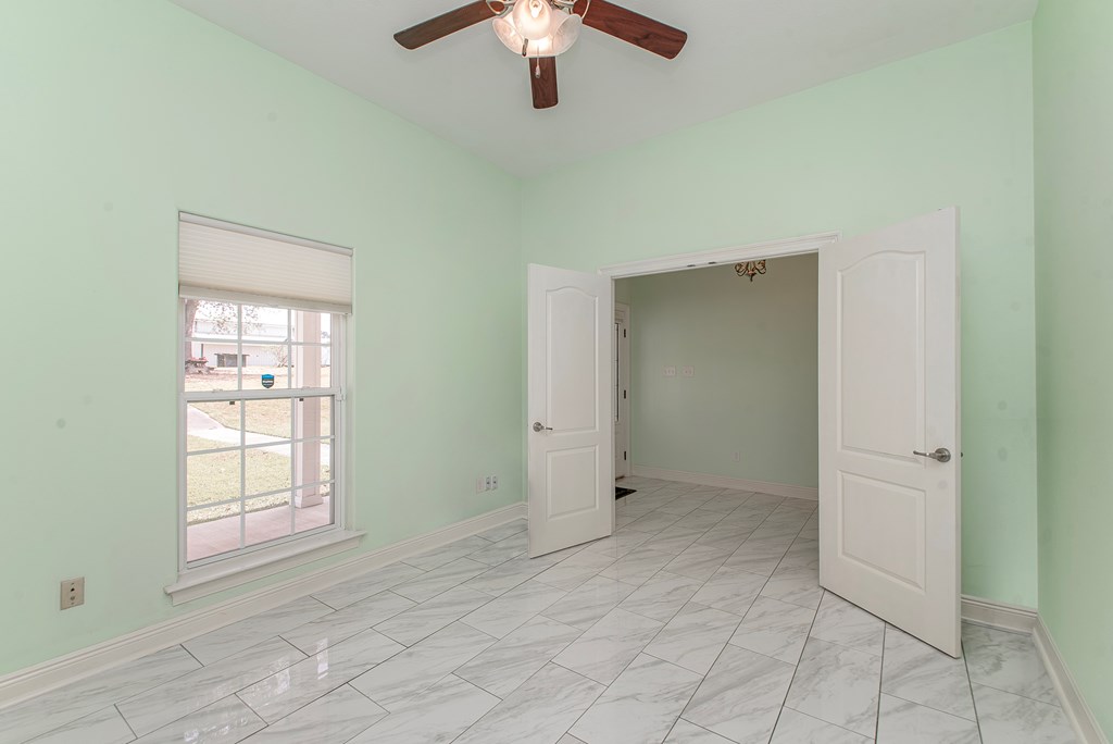 29 E Twin Oaks Lane