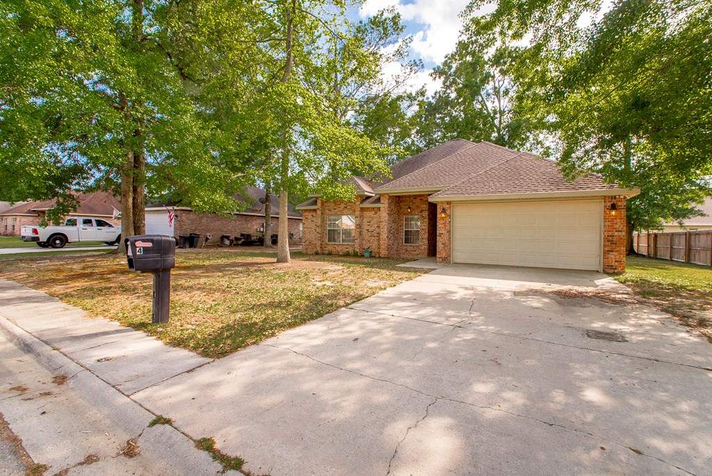4 Maroon Drive