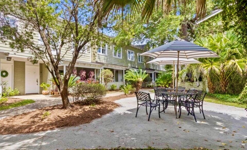 808 Desoto Street