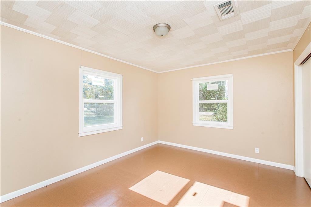 1704 THOMAS Boulevard