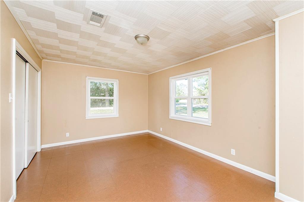 1704 THOMAS Boulevard