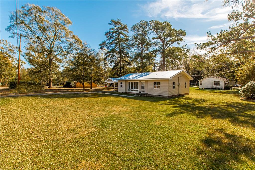 1704 THOMAS Boulevard