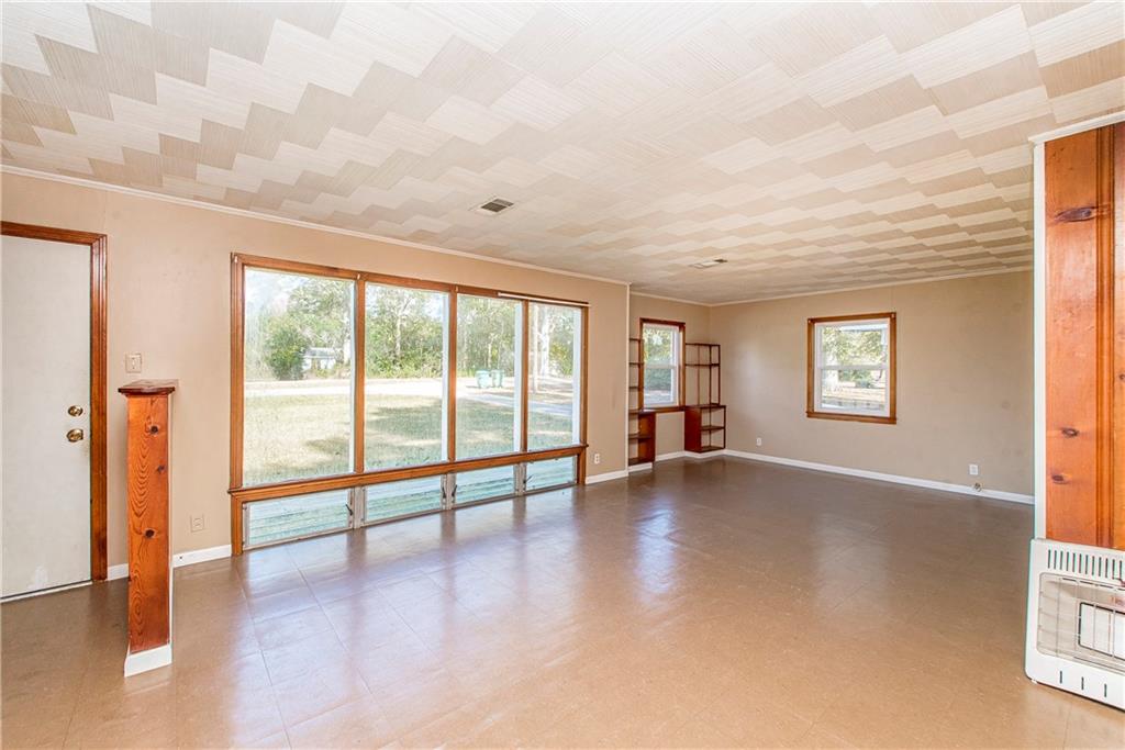 1704 THOMAS Boulevard