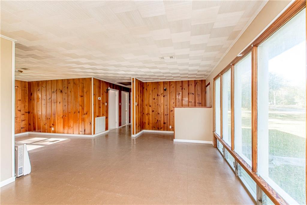 1704 THOMAS Boulevard