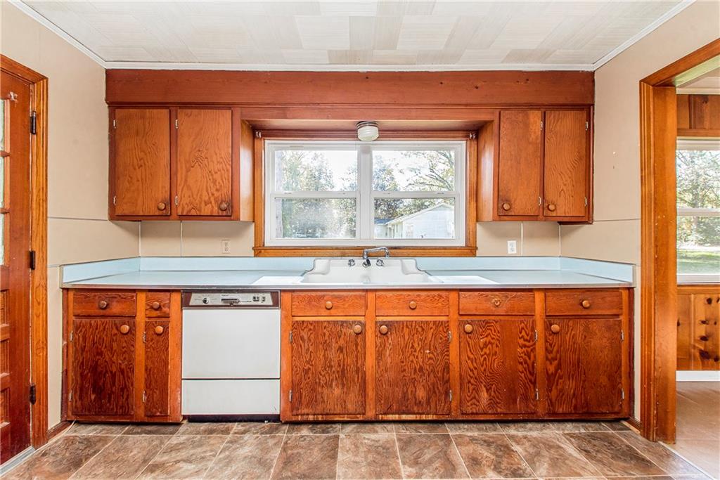 1704 THOMAS Boulevard