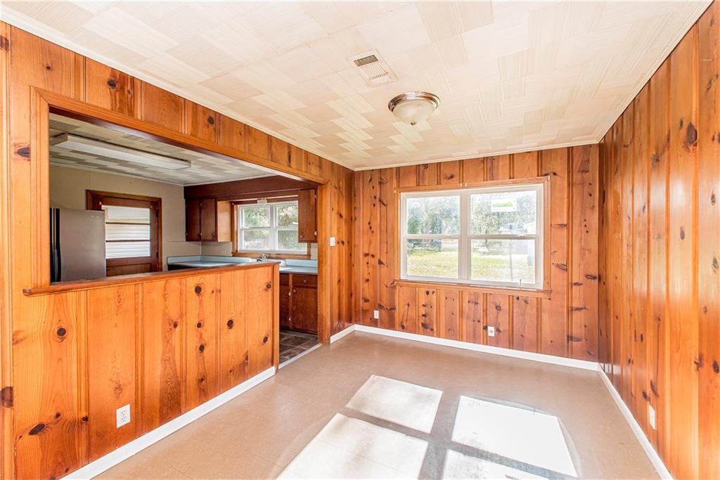 1704 THOMAS Boulevard