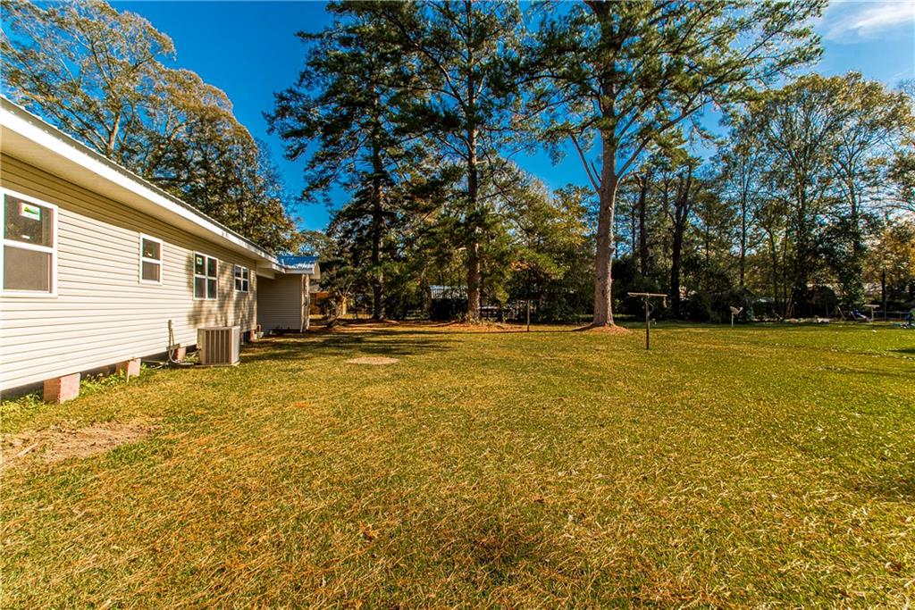 1704 THOMAS Boulevard