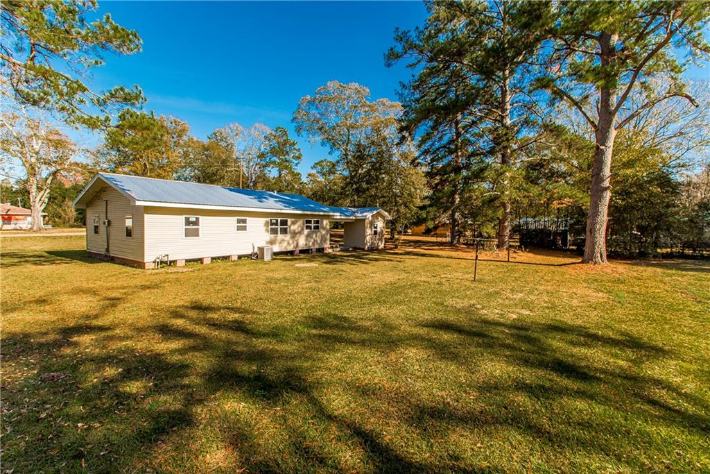 1704 THOMAS Boulevard