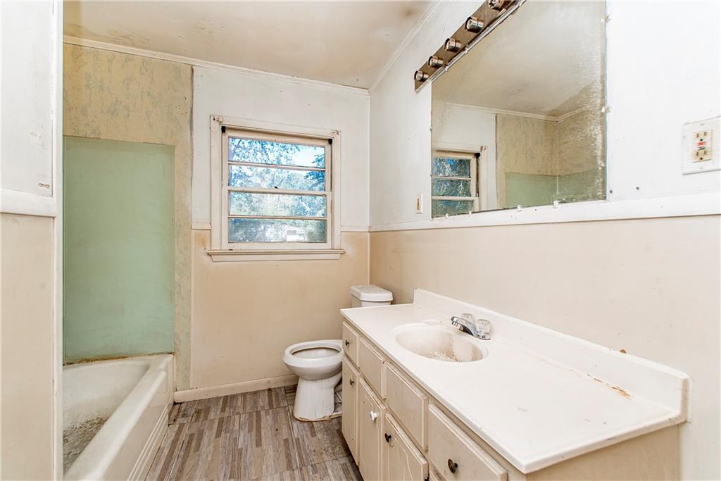 1011 LONA RESTER Place