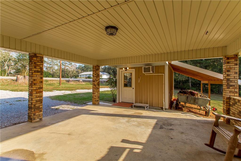 17587 HWY 439 Highway