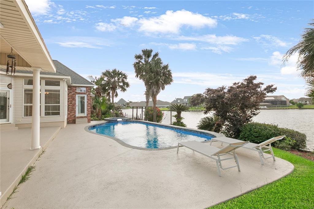1057 MARINERS COVE Boulevard