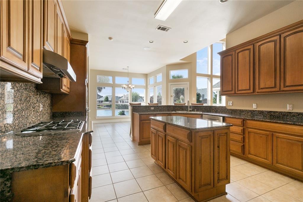 1057 MARINERS COVE Boulevard