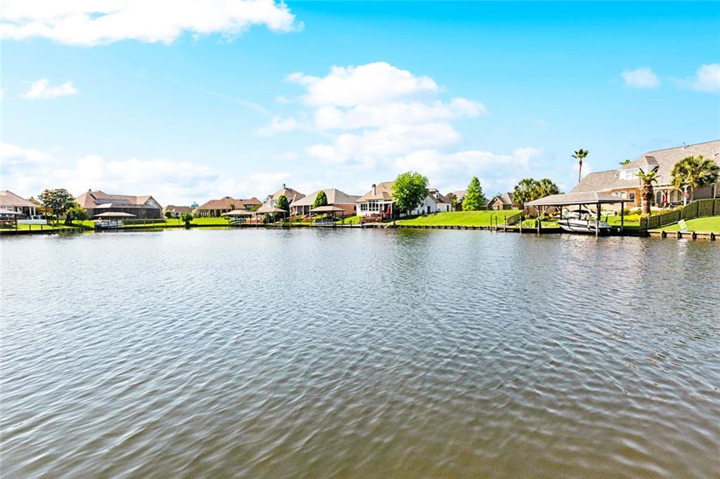 1057 MARINERS COVE Boulevard
