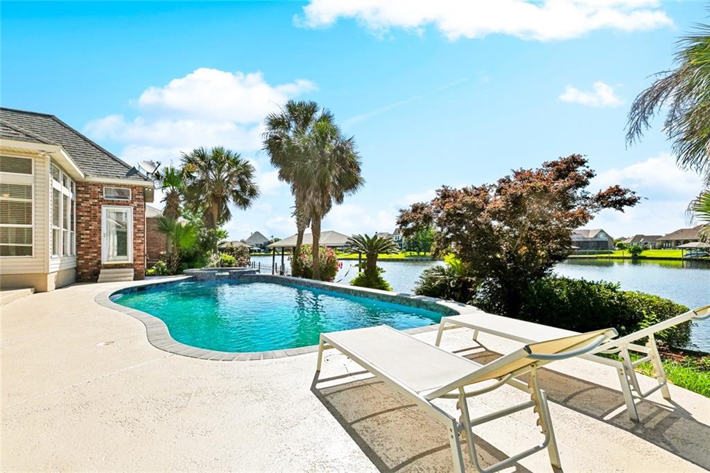 1057 MARINERS COVE Boulevard