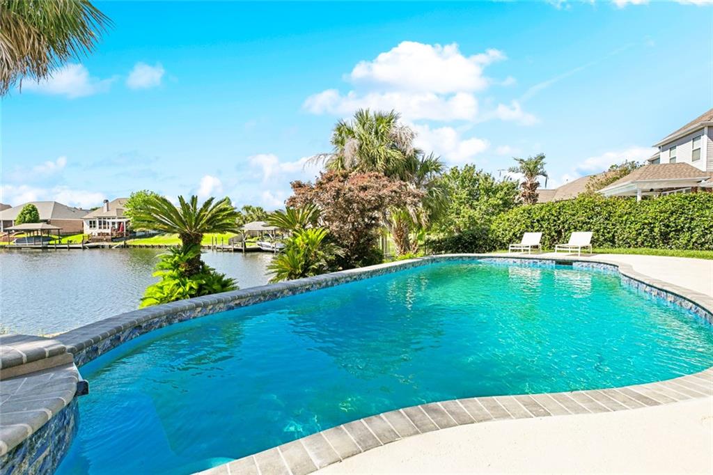 1057 MARINERS COVE Boulevard