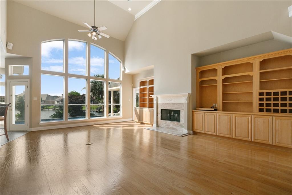 1057 MARINERS COVE Boulevard